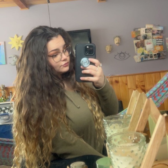 Meet your Posher, Ellie - Picture 1 of 1